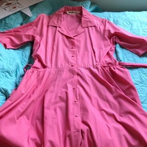 Pink polka-dot button dress. 50s retro look.